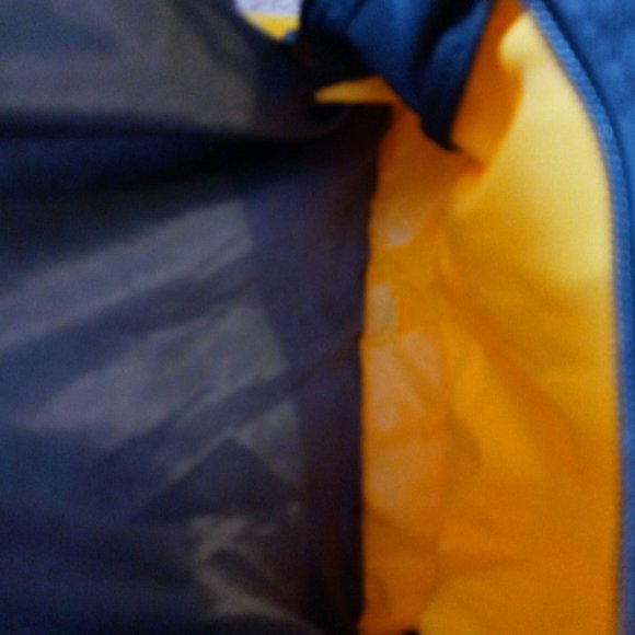 Yellow and black sports bag - Picture 12 of 13